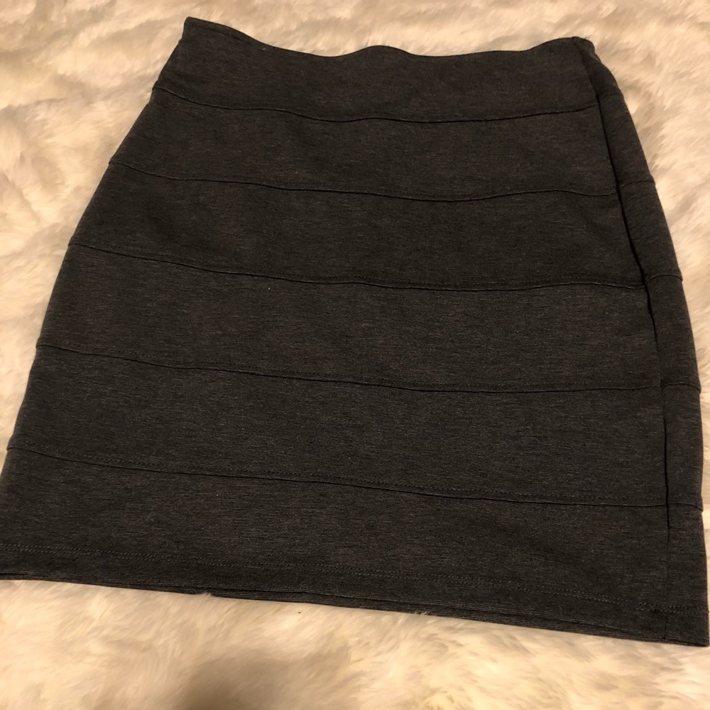 Basic house gray skirt